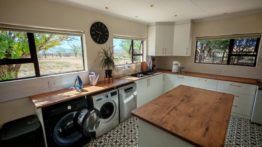 6 Bedroom Property for Sale in Middelburg Eastern Cape